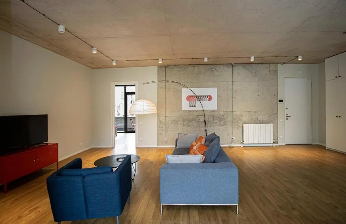 2Br Luxury Apartment With 2 Balconies In Historic Tbilisi Georgia