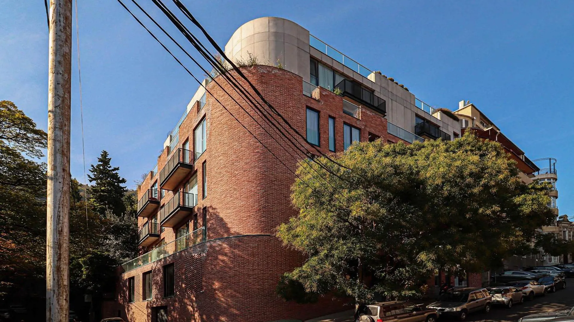 2Br Luxury Apartment With 2 Balconies In Historic Tbilisi